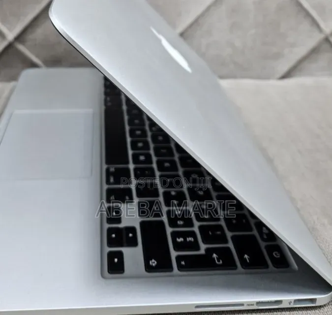 New Laptop Apple MacBook Pro 2015 8GB Intel Core i5 SSD 256GB