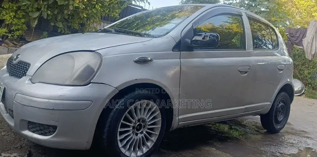 Toyota Vitz 2004 Silver