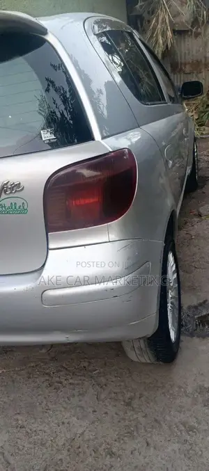 Toyota Vitz 2004 Silver