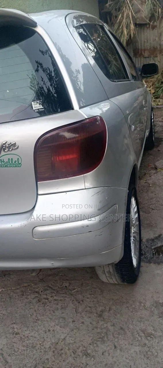 Toyota Vitz 2004 Silver