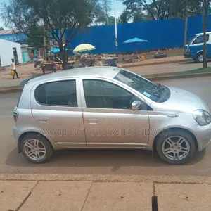 Toyota Vitz 2001 Silver