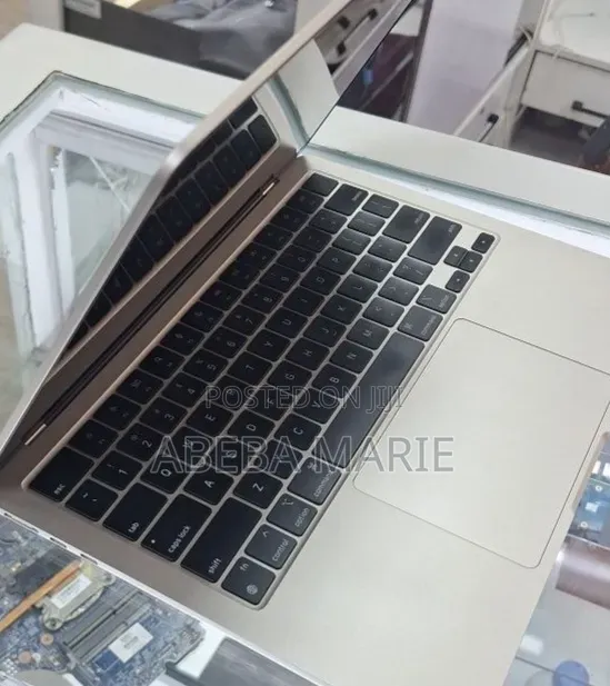 New Laptop Apple MacBook Air 2022 M2 8GB Apple M2 SSD 512GB