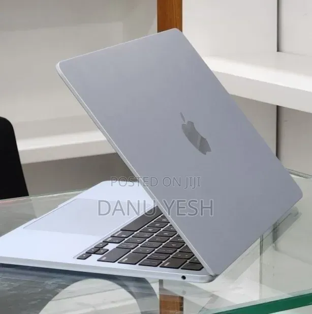 New Laptop Apple MacBook Air 2025 M4 13-inch 16GB Apple M4 SSD 256GB