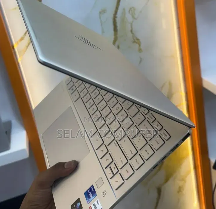 New Laptop HP Pavilion 14 16GB Intel Core i7 SSD 1T