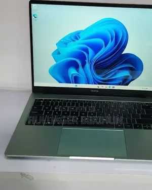 New Laptop 8GB Intel Core i5 SSD 512GB