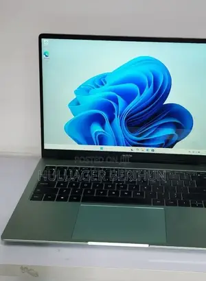 New Laptop 8GB Intel Core i5 SSD 512GB