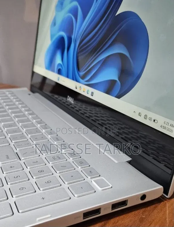 New Laptop Dell Inspiron 15 8GB Intel Core i5 SSD 256GB