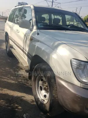 Toyota Land Cruiser 2006 White