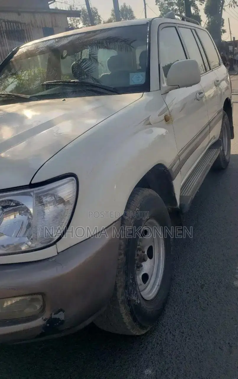 Toyota Land Cruiser 2006 White