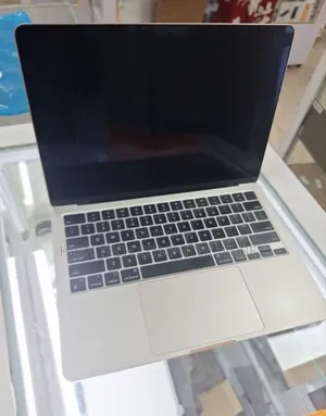 New Laptop Apple MacBook Air 2022 M2 16GB Apple M2 SSD 256GB