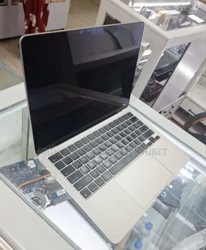New Laptop Apple MacBook Air 2022 M2 16GB Apple M2 SSD 256GB