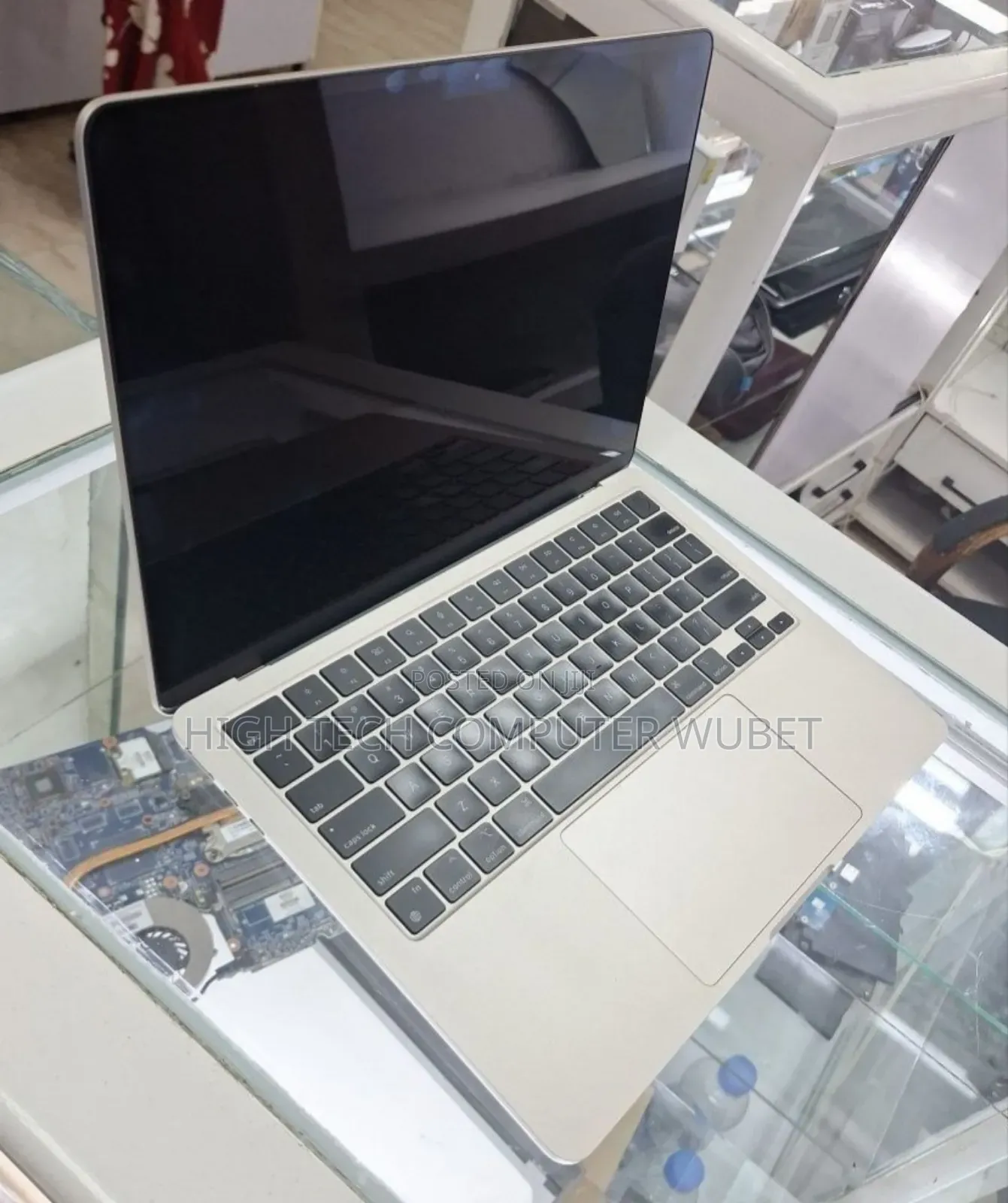 New Laptop Apple MacBook Air 2022 M2 16GB Apple M2 SSD 256GB