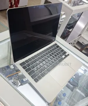 New Laptop Apple MacBook Air 2022 M2 16GB Apple M2 SSD 256GB