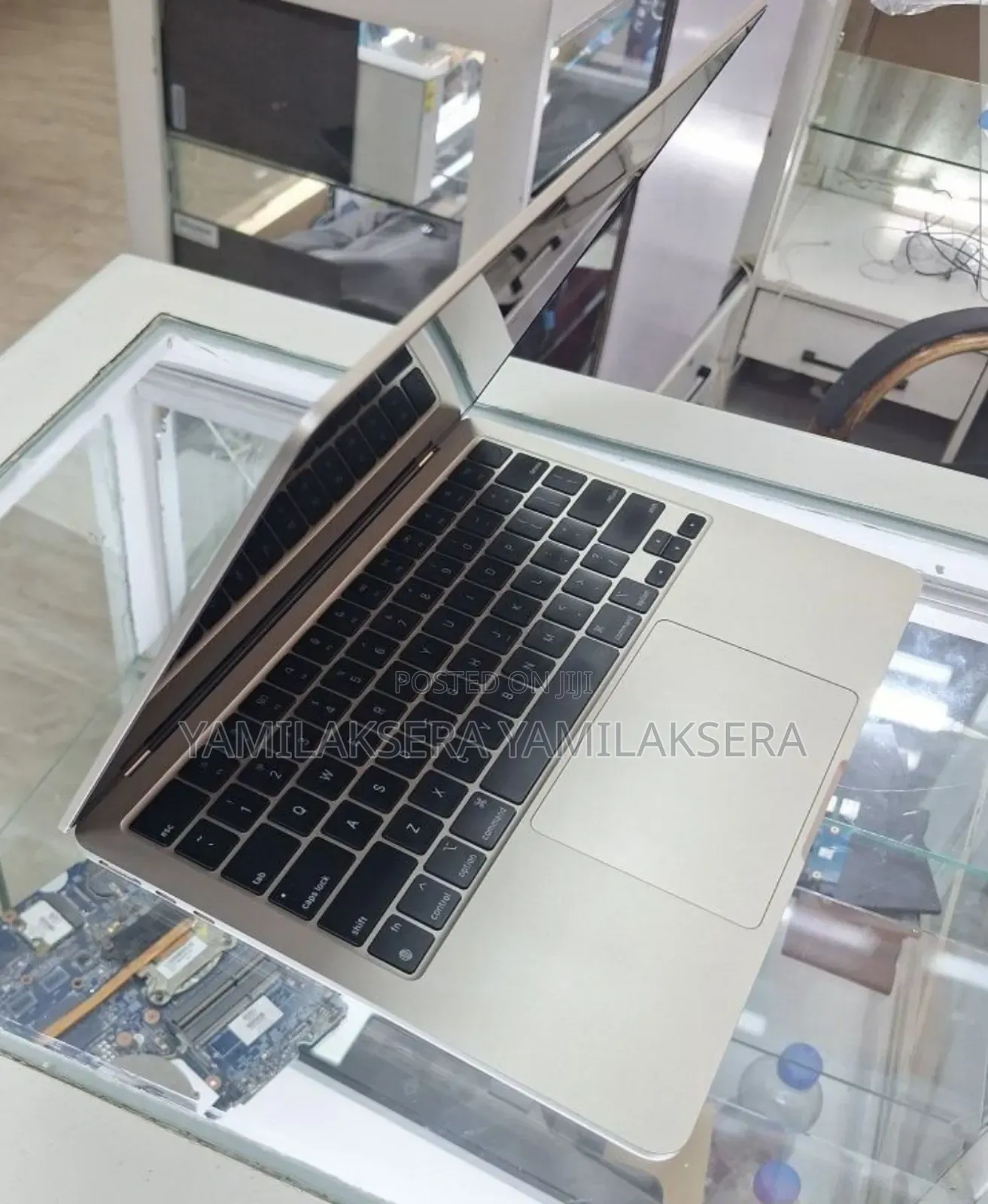 New Laptop Apple MacBook Air 2023 M2 16GB Apple M2 SSD 256GB