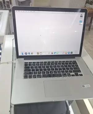 New Laptop Apple MacBook Pro 2015 16GB Intel Core i7 SSD 256GB