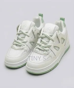 Women's Sneaker Size (38)