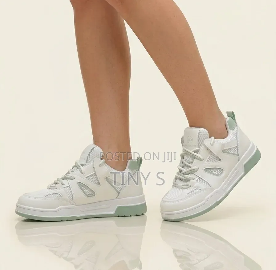 Women's Sneaker Size (38)