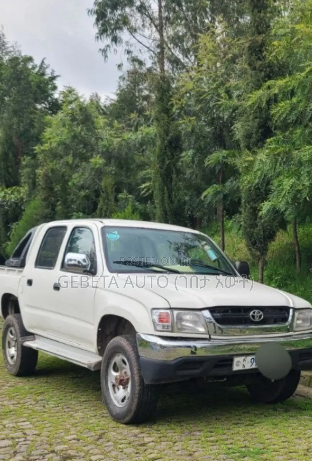 Toyota Hilux 2004 White
