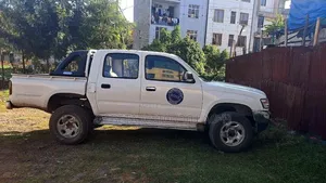 Toyota Hilux 2004 White