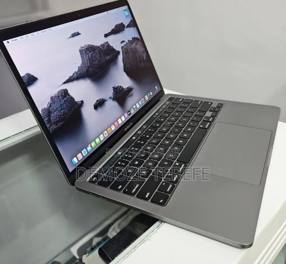 New Laptop Apple MacBook Pro 2019 8GB Intel Core i5 SSD 128GB