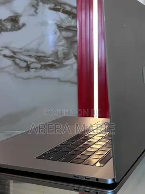 New Laptop Apple MacBook Pro 2018 16GB Intel Core i7 SSD 512GB