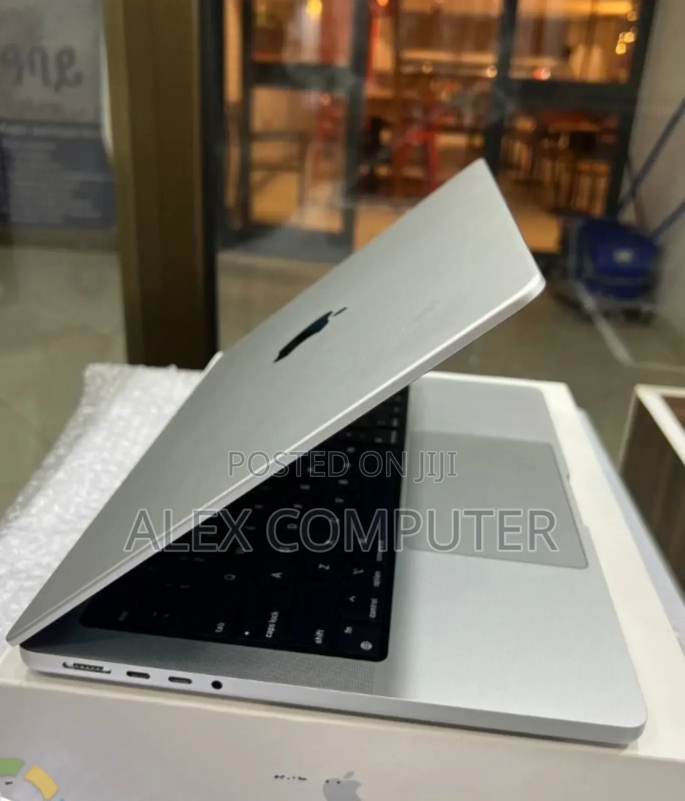New Laptop Apple MacBook Air 2024 M3 15-inch 24GB Apple M3 SSD 512GB