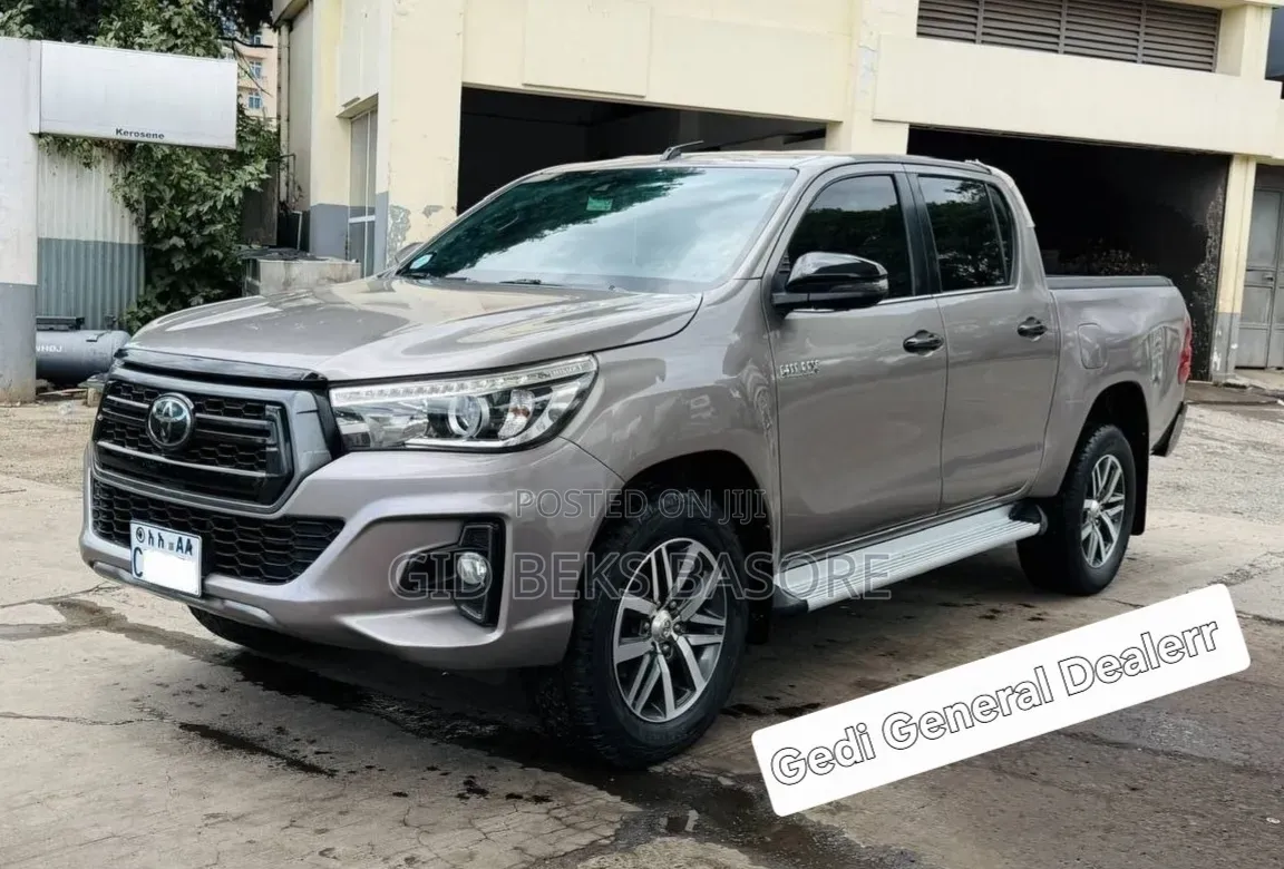 Toyota Hilux 2020 Gray