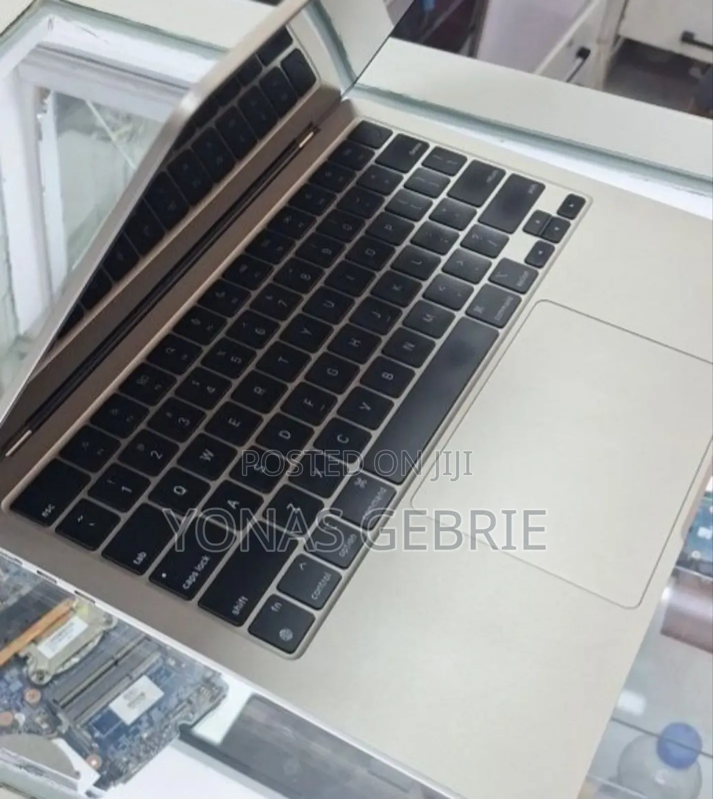 New Laptop Apple MacBook 16GB Apple M2 SSD 256GB