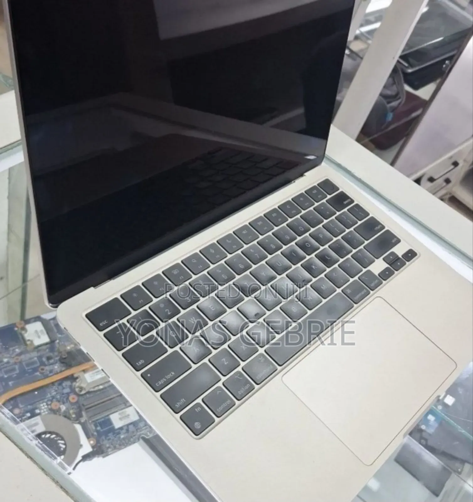 New Laptop Apple MacBook 16GB Apple M2 SSD 256GB