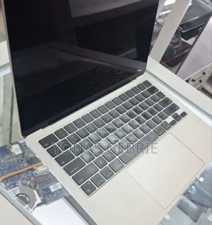 New Laptop Apple MacBook 16GB Apple M2 SSD 256GB