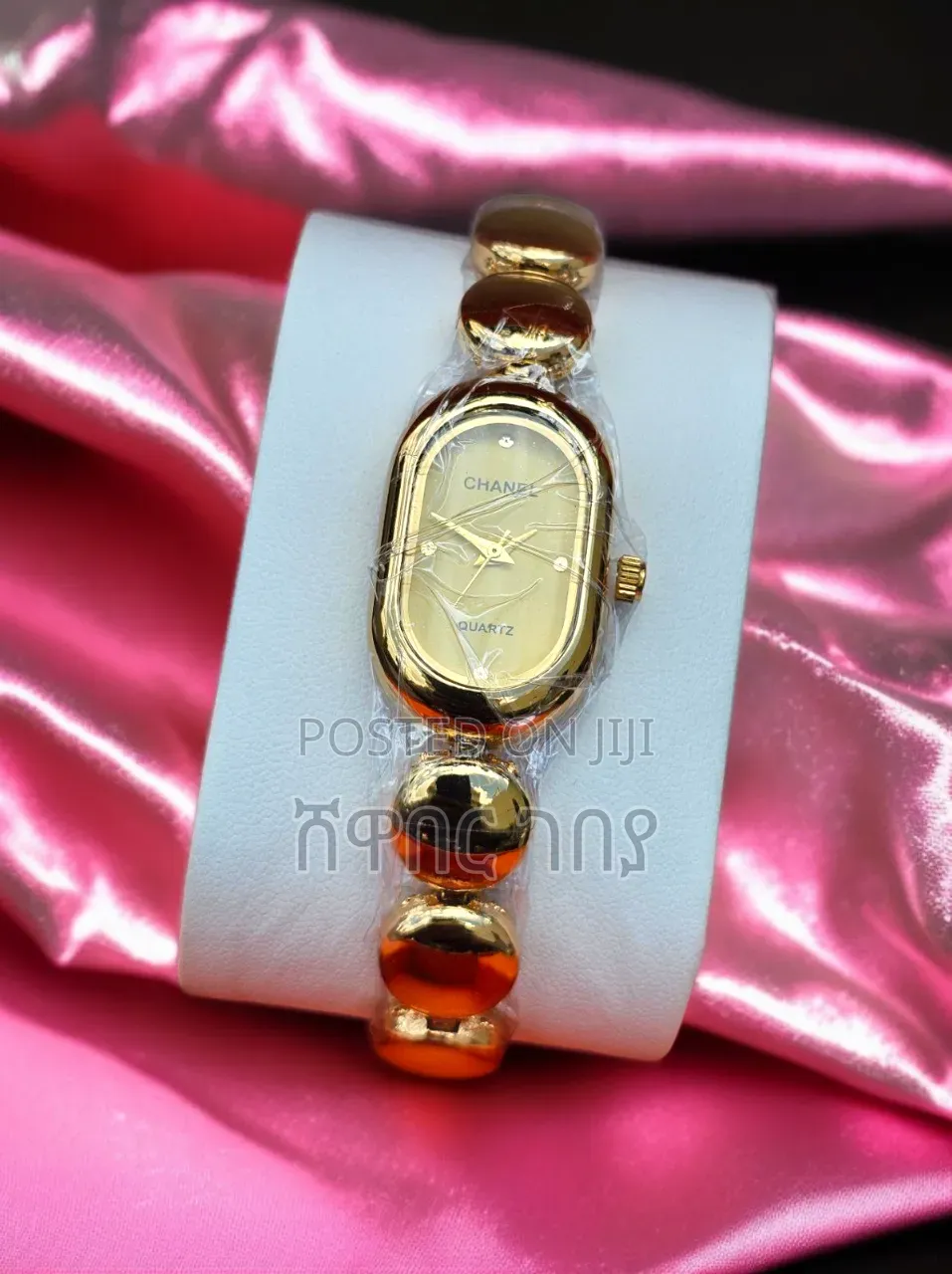 Exquisite Chanel-Style Gold Watch - Unique Round Link Bracelet
