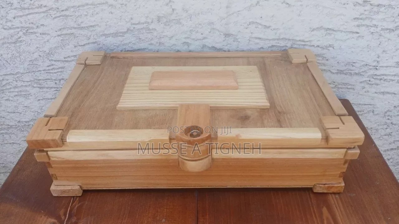 Wood Box for Puuting Luxury Materials