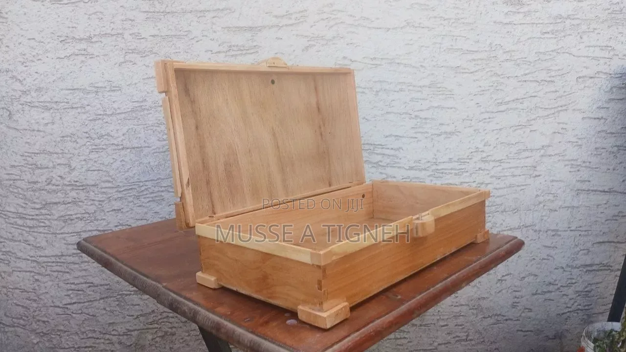 Wood Box for Puuting Luxury Materials