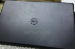 New Laptop Dell Vostro 3520 8GB Intel Core i5 HDD 1T