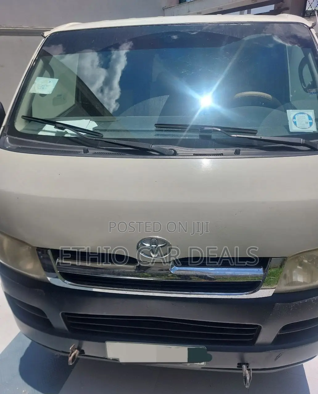 Toyota HiAce 2012 White