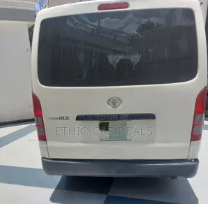 Toyota HiAce 2012 White