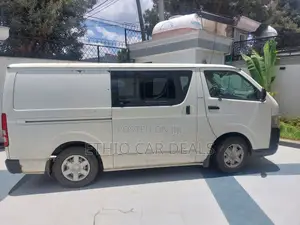 Toyota HiAce 2012 White