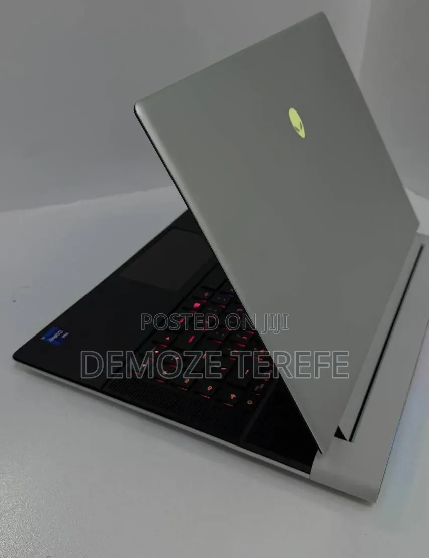 New Laptop Alienware X16 r1 32GB Intel Core i9 SSD 1T