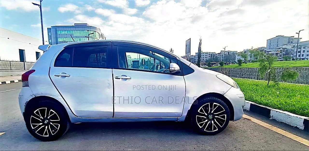 Toyota Yaris 2010 Silver