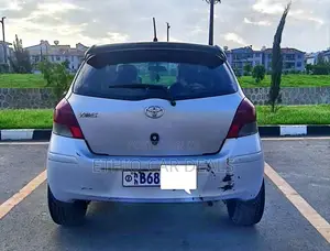 Toyota Yaris 2010 Silver
