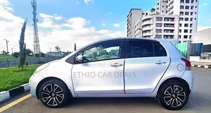 Toyota Yaris 2010 Silver