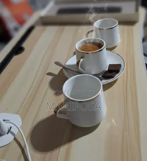 የቡና ስኒዎች ከማስቀመጫ ጋር