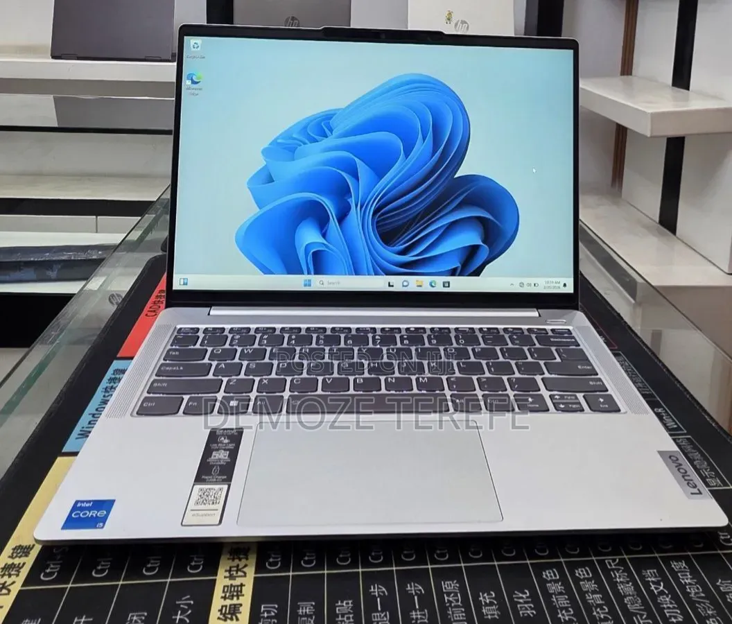 New Laptop Lenovo Ideapad 3 16GB Intel Core i5 SSD 512GB