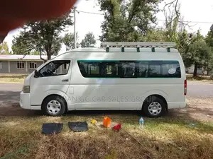 Toyota HiAce 2014 White