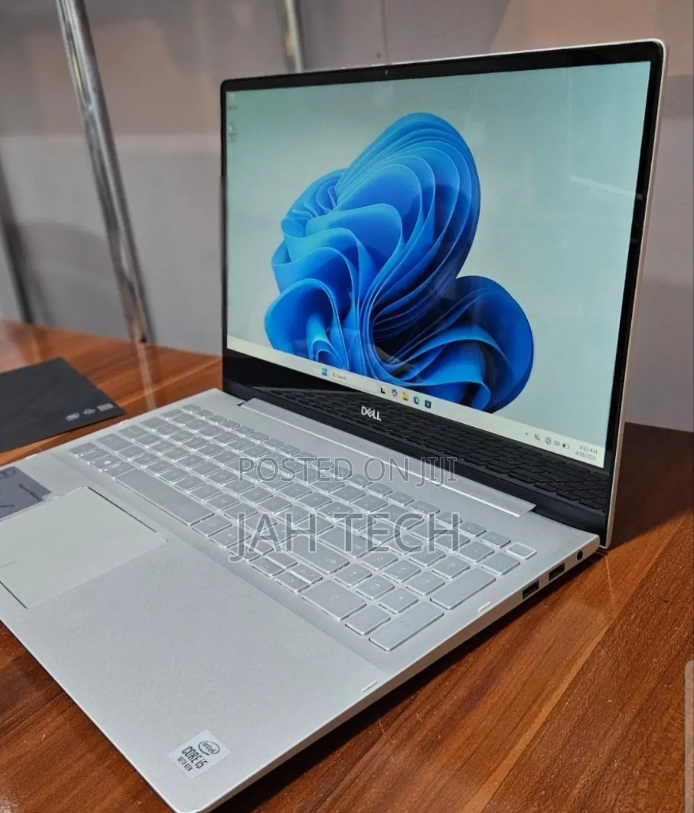 New Laptop Dell Inspiron 15 8GB Intel Core i5 SSD 256GB