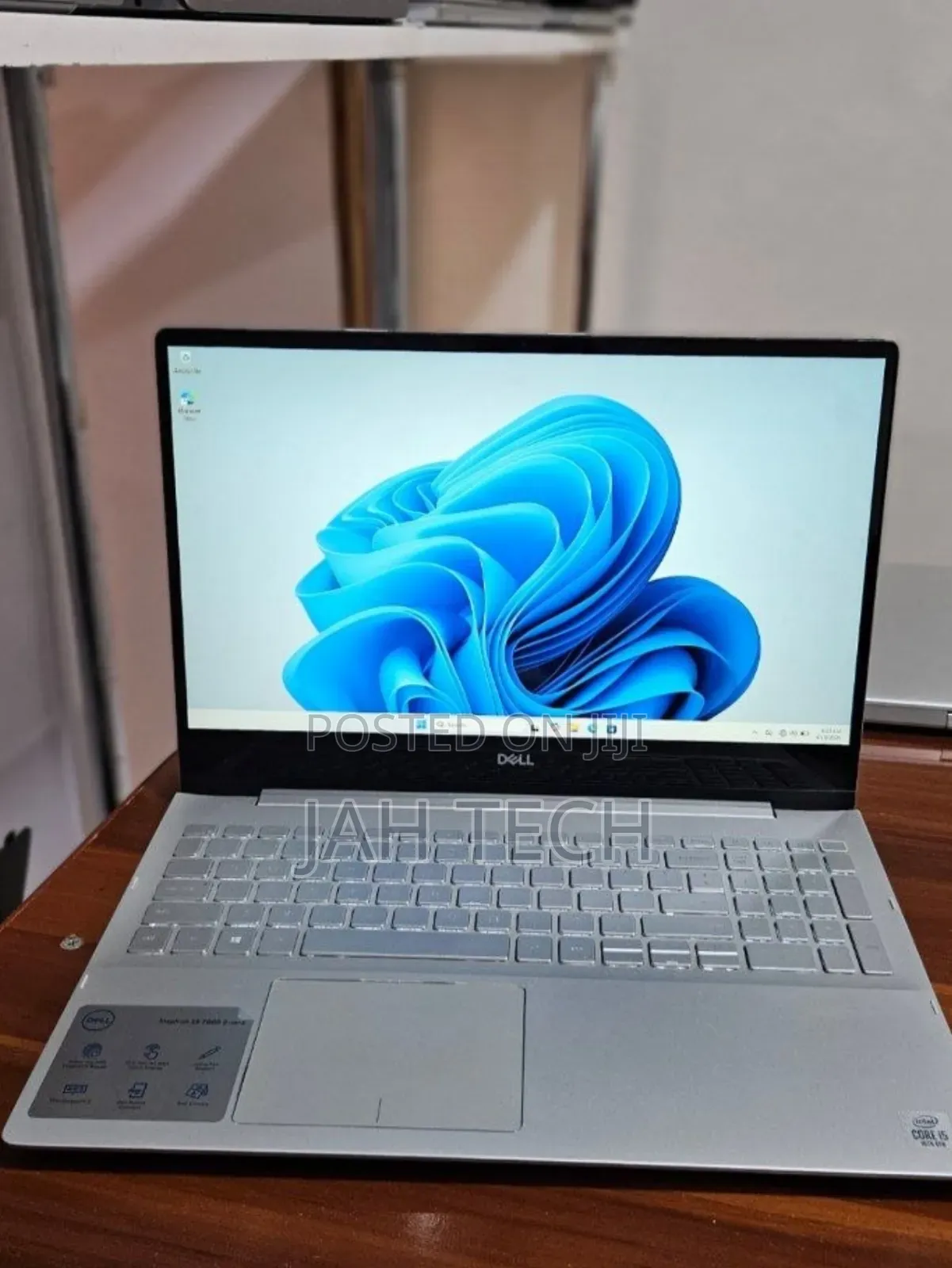 New Laptop Dell Inspiron 15 8GB Intel Core i5 SSD 256GB