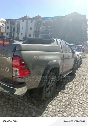Toyota Hilux 2021 Gray