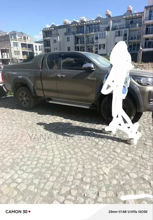Toyota Hilux 2021 Gray