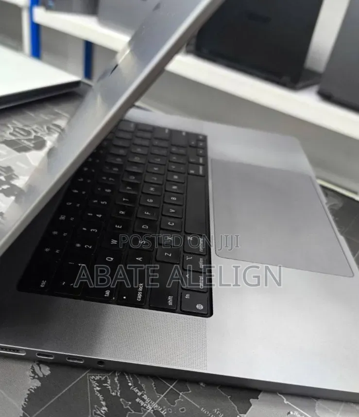 New Laptop Apple MacBook Pro M1 32GB Apple M1 Pro SSD 1T