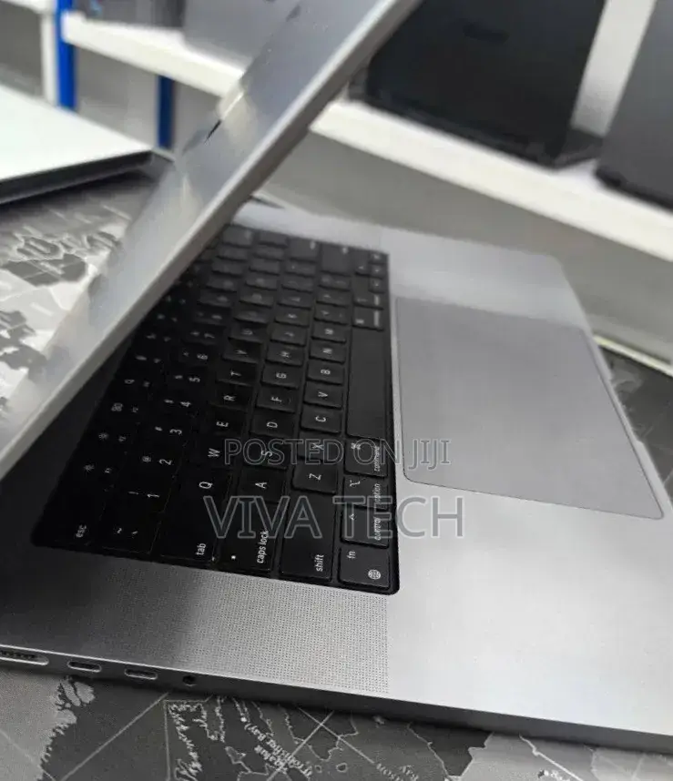 New Laptop Apple MacBook Pro M1 32GB Apple M1 Pro SSD 1T